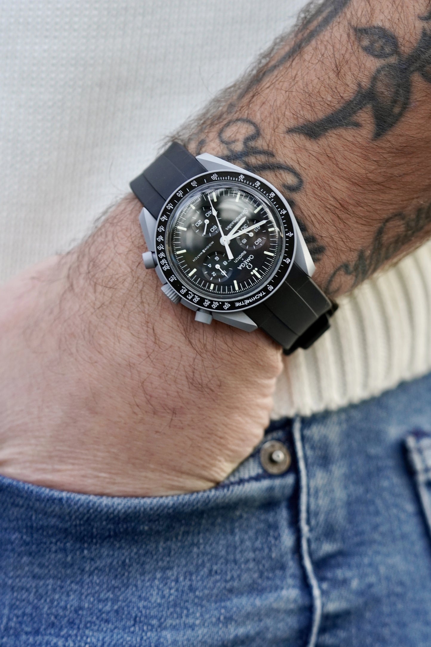 Curved Rubber Strap - Black